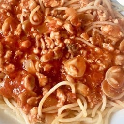 สปาเก็ตตี้ซอสมะเขือเทศ ( ไก่ )