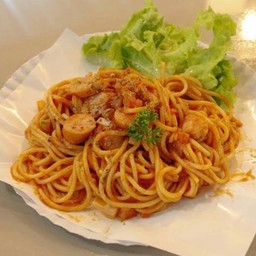 สปาเก็ตตี้ซอสมะเขือเทศ (ไส้กรอก)