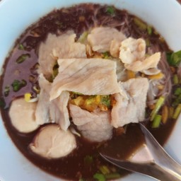 น้ำตกลูกชิ้นหมูหมัก