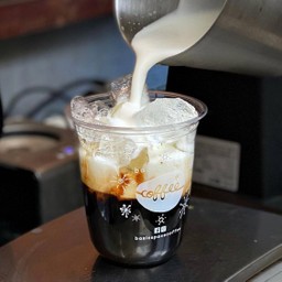 โอเลี้ยงนมสด