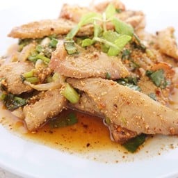 น้ำตกคอหมูย่าง