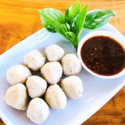 ลูกชิ้นลวก