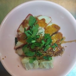 บะหมี่เหลืองเกี๊ยว