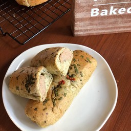 ขนมปังข้าวกล้องงอกไส้ทูน่า