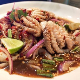 ยำปลาหมึกสาย