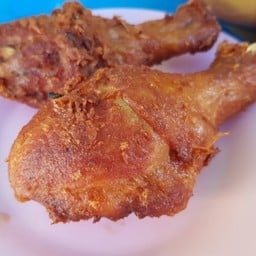 เจ๊สีไก่ทอด ส้มตำสุดแซ่บ (หน้าวัดยาง)