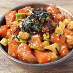 ข้าวแซลมอนอโวคาโด้ซอสยูซึเกะ