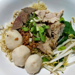 หมูกรอบคุณหนึ่ง