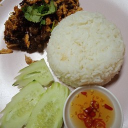 ้เนื้อกระเทียมราดข้าว