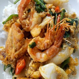 ข้าวราดกุ้ง ปลาหมืกผงกะหรี่