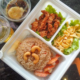 ชุดข้าวผัดน้ำพริกกุ้งสด