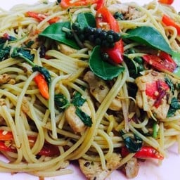 สปาเก็ตตี้กะเพรา (ไก่)