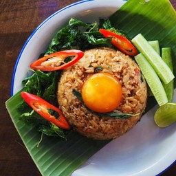 ข้าวเหนียวผัดกะเพราไก่คั่ว+ไข่ดอง
