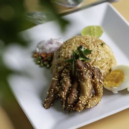 ข้าวผัดจิ้มแจ่วหมูทอด