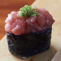 MAGURO GUNKAN SUSHI 2 PCS