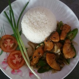 ปลาผัดพริกไทยดำ