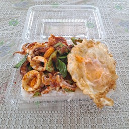 ผัดพริกแกงทะเล(ไข่ดาว)