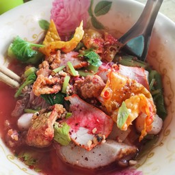 ร้านเจ้แจ่มเย็นตาโฟลูกชิ้นปิ้งริมน้ำสะพานร่วมใจ