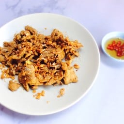 หมูทอดกระเทียมพริกไทย