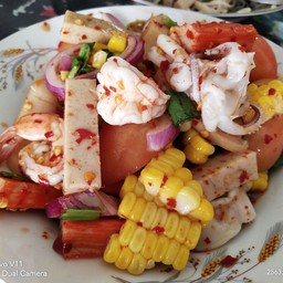 กระเพรายำเเซ่บ บ้านน้องไออุ่น