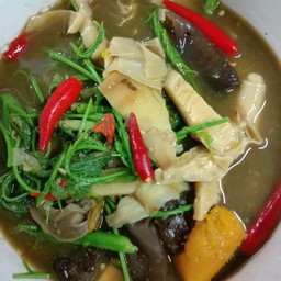 แกงหน่อไม้สด