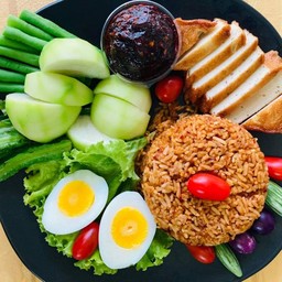 ข้าวคลุกน้ำพริกเผาสูตรชาววัง