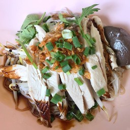 ก๋วยเตี๋ยวเนื้อไก่ (แห้ง)