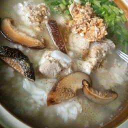 ข้าวต้มหมูสับเห็ดหอมทรงเครื่อง