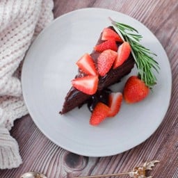ชอคโกแลตมัดเค้ก สตรอเบอรี่ Strawberry Chocolate Mud Cake