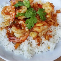 ทะเลทอดกระเทียมราดข้าว