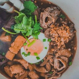 จั๊บป๊ะ & เกาเหลาเลือดหมู  ก๋วยจั๊บ ศรีธรรมโศก 3