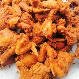 น้องแอมป์ ไก่ทอดหาดใหญ่ รามคำแหง24
