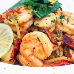 สปาเก็ตตื้ผัดต้มยำกุ้ง