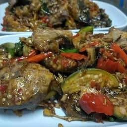 ปลากะพงทอดผัดฉ่า