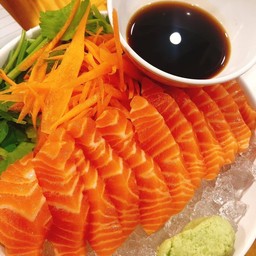 แซลมอน ซาซิมิ วาซาบิ. (105g)