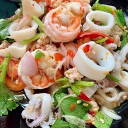 ต้ม ยำ ตำ แซ่บ ครัวยาหยี กัลปพฤกษ์ซอย4