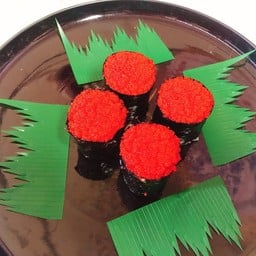 ข้าวห่อสาหร่ายไข่กุ้งแดง