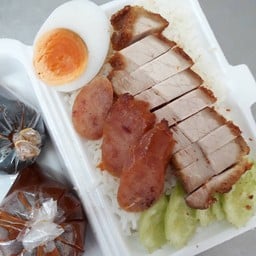 ข้าวหมูกรอบ