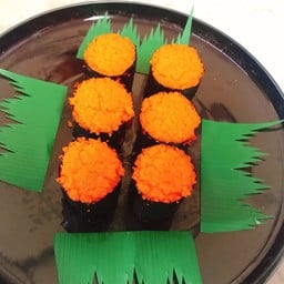 ข้าวห่อสาหร่ายไข่กุ้งส้ม