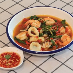 ผัดกระเพราทะเล (กับข้าว)