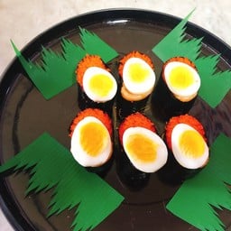 ข้าวห่อสาหร่ายไข่กุ้งกับไข่นกกระทา