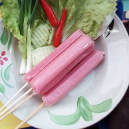 ลูกชิ้นทอดปากแดง ลูกชิ้นทอดปากแดง