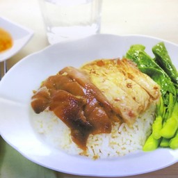 ข้าวขาหมูใส่ใส้ (ร้านข้าวขาหมูจุฬา)