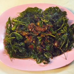 เป็ดผัดกระเพากรอบ