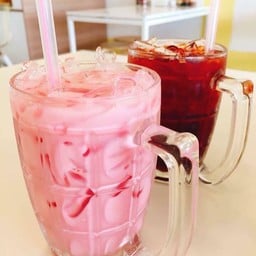 นมชมพูเย็น