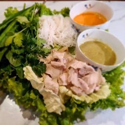 ไอติมทอดสตอเบอรี่โยเกิร์ต ซอยสะพานคู่