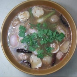 ต้มส้มปลาหมึกยัดไส้หมูสับ