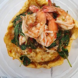 ข้าวไข่ข้นราดกะเพรากุ้ง