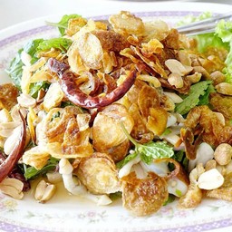 หอยหลอดยำหอมเจียว