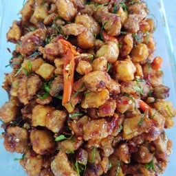 ข้าวหน้ากากหมูผัดพริก